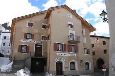 Gasthaus Zum Weissen Kreuz Hotel Samedan Kültér fotó