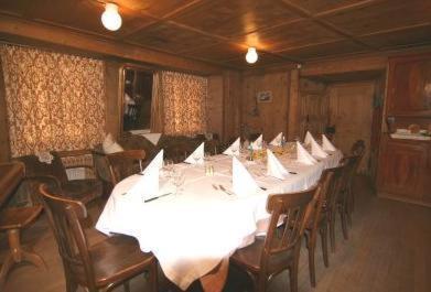 Gasthaus Zum Weissen Kreuz Hotel Samedan Kültér fotó