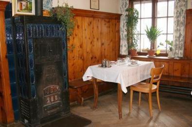 Gasthaus Zum Weissen Kreuz Hotel Samedan Kültér fotó
