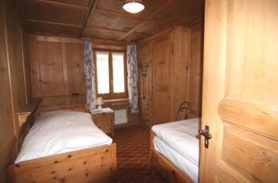 Gasthaus Zum Weissen Kreuz Hotel Samedan Kültér fotó